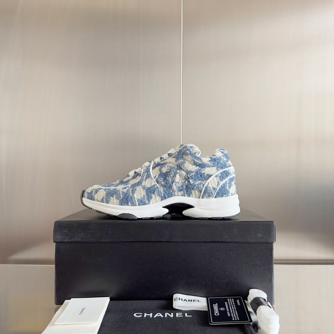 UA Ch*el SNEAKER