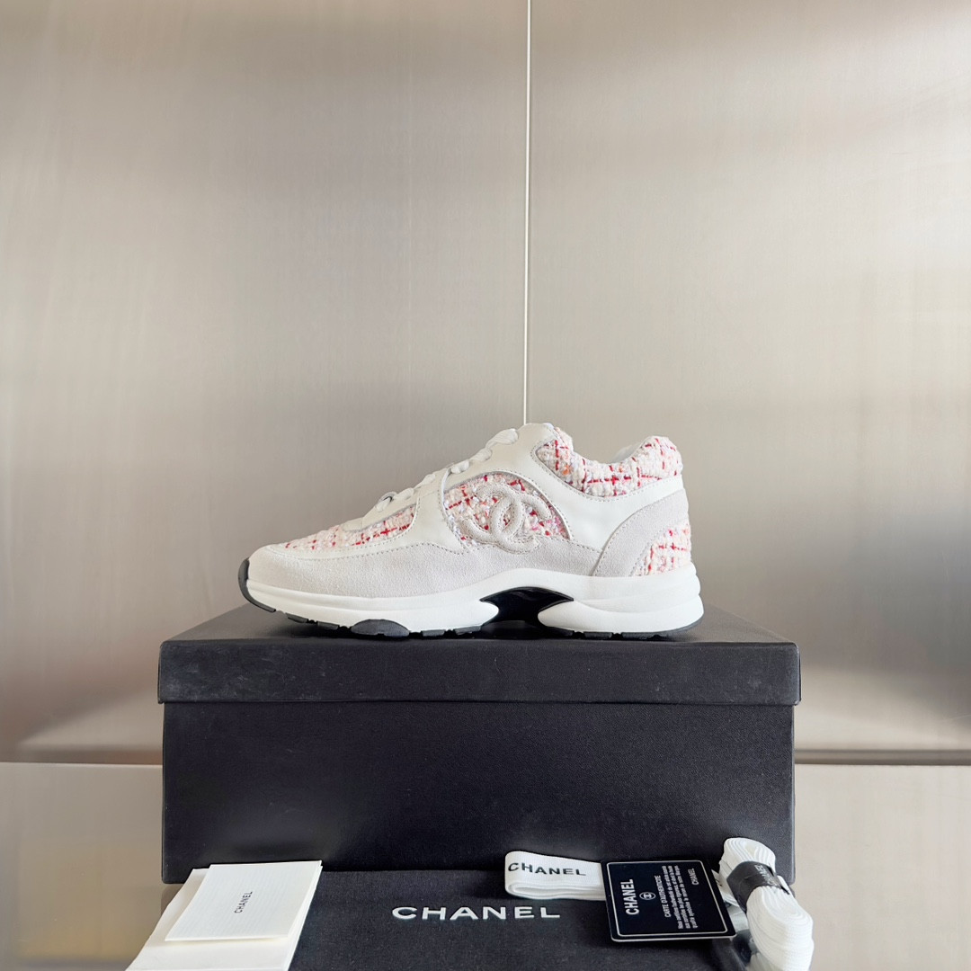 UA Ch*el SNEAKER