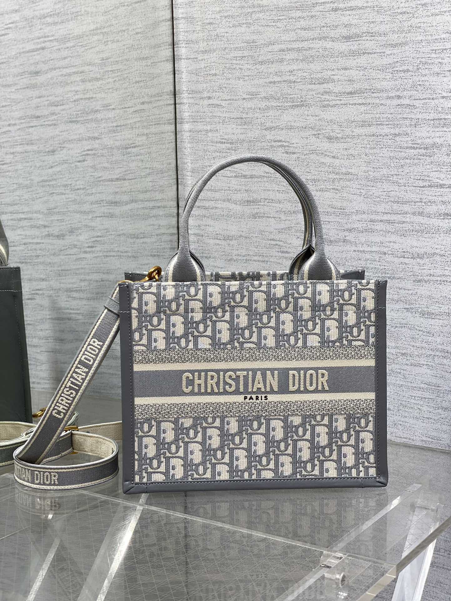 D*0r Small D*0r Book Tote Gray D*0r Oblique Embroidery and Calfskin 26.5 x 21 x 14 cm