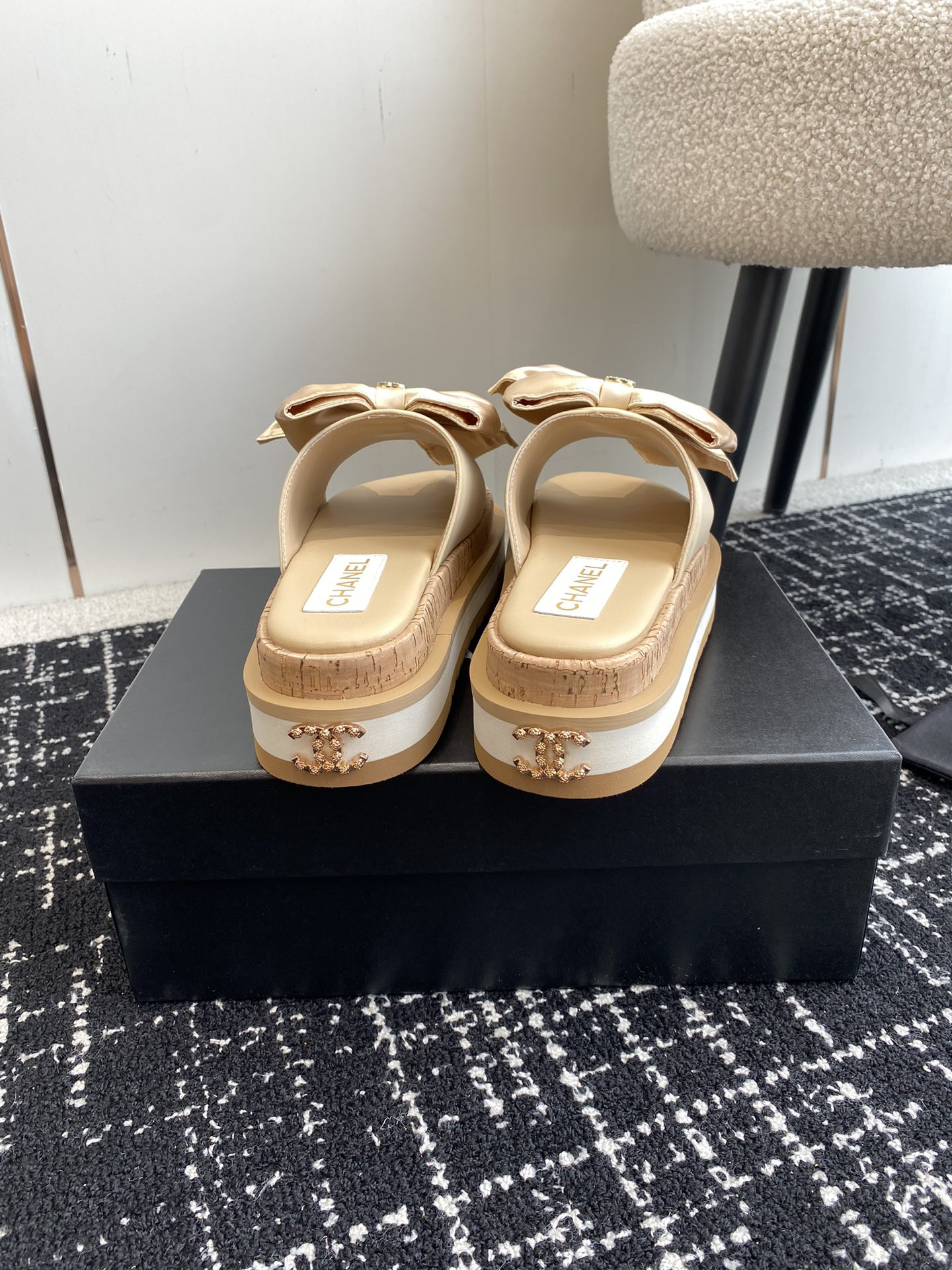 UA Ch*el PLATFORM SLIDES