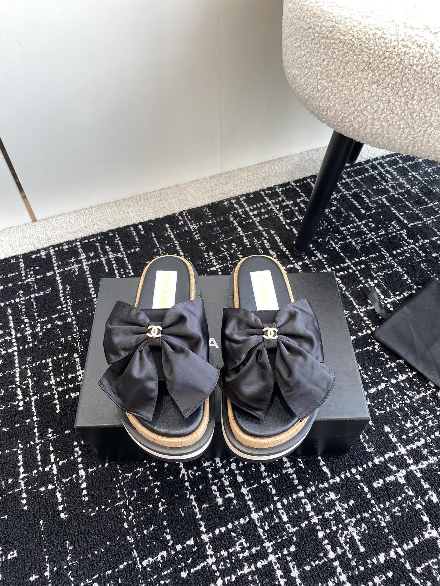 UA Ch*el PLATFORM SLIDES