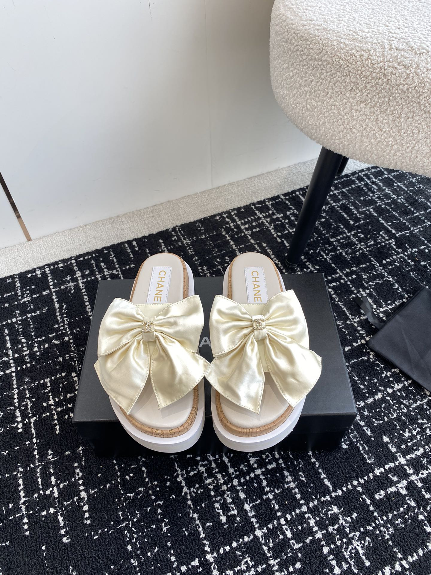 UA Ch*el PLATFORM SLIDES