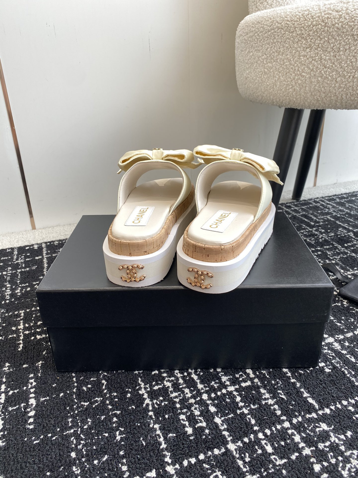 UA Ch*el PLATFORM SLIDES