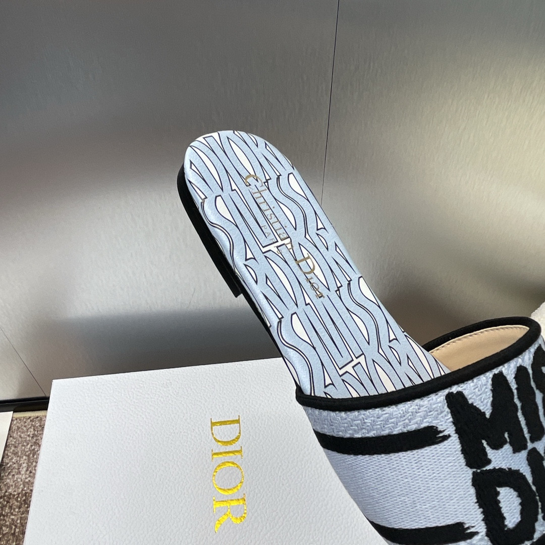 UA D*0r Dway Slide