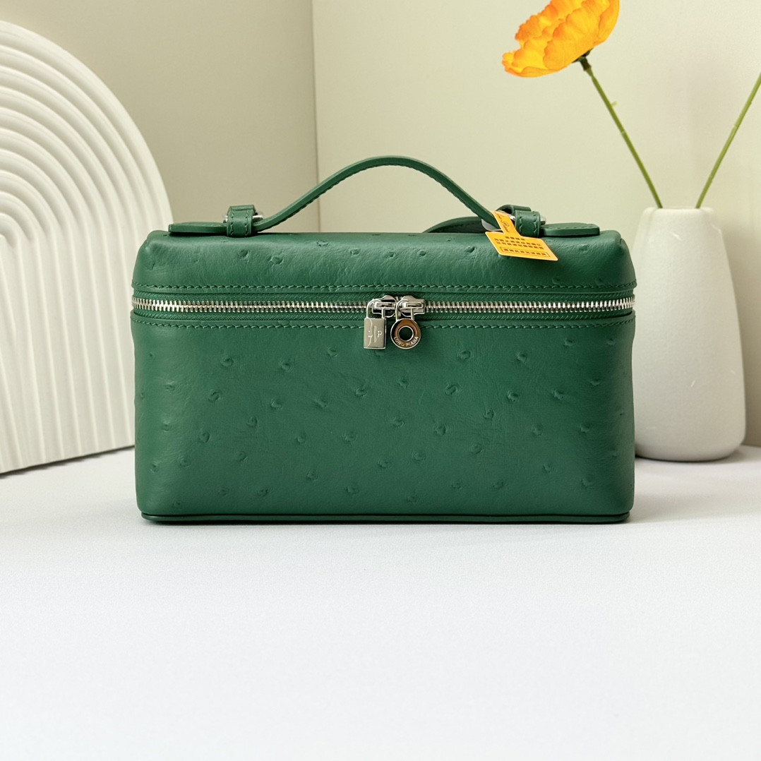 L**o p*ana Extra Pocket L19 Ostrich-grained Leather 11 x 19 x 6.5 cm