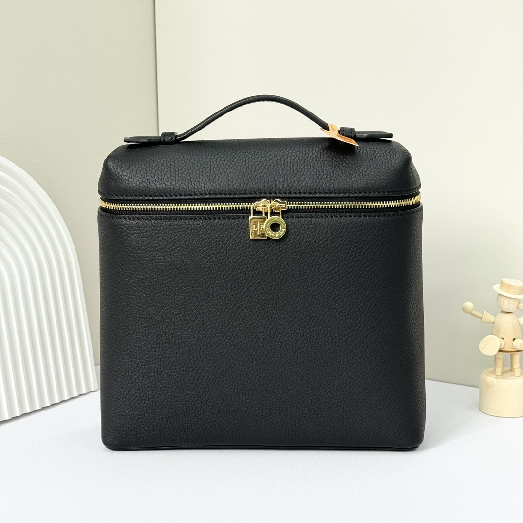 L**o p*ana Extra Pocket backpack L23.5 Grained Calfskin 23 x 21 x 8 cm