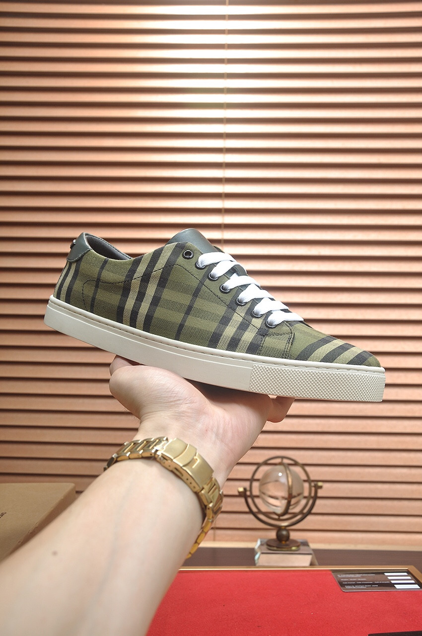 UA B**rry Check Sneakers
