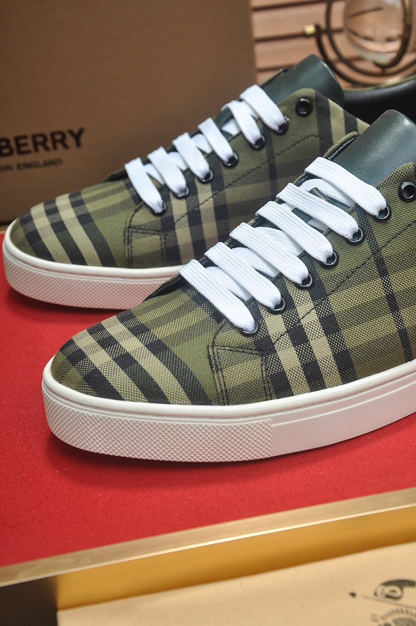 UA B**rry Check Sneakers