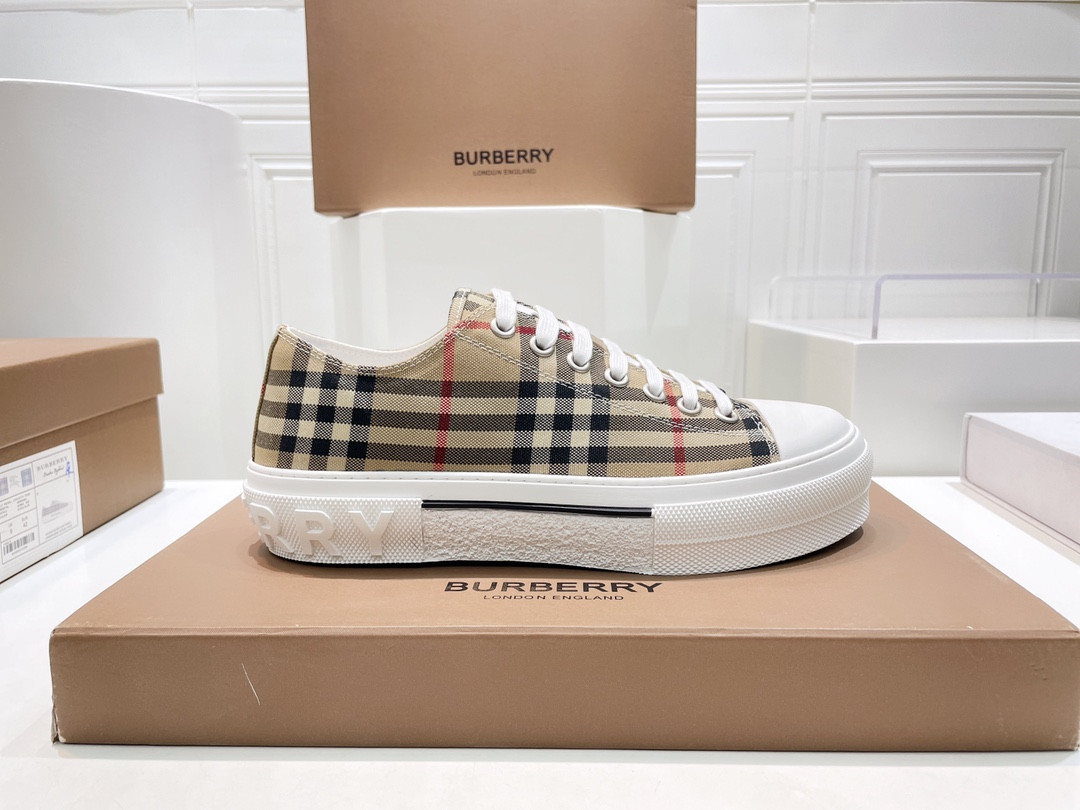 UA B**rry Check Sneakers