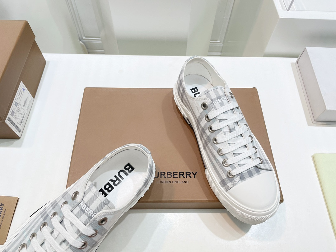 UA B**rry Check Sneakers