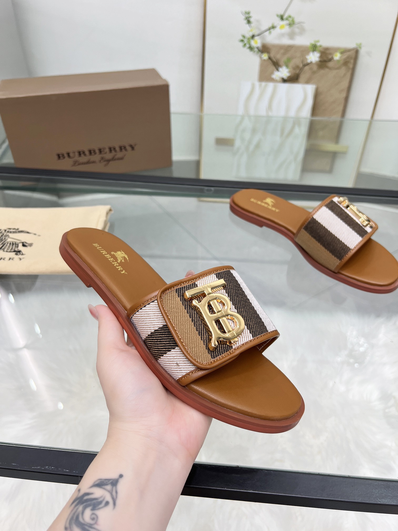 UA B**rry Slides