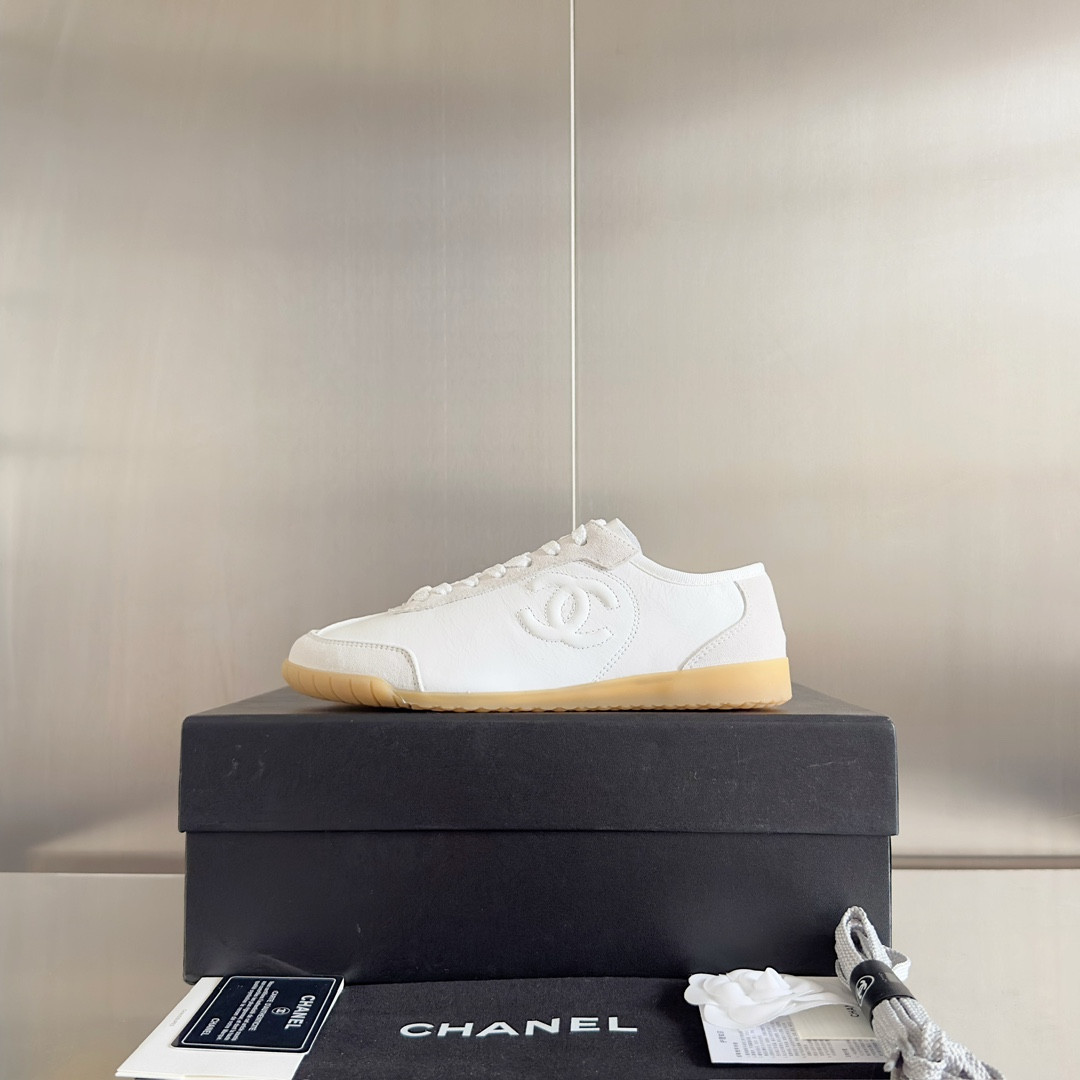 UA Ch*el SNEAKER