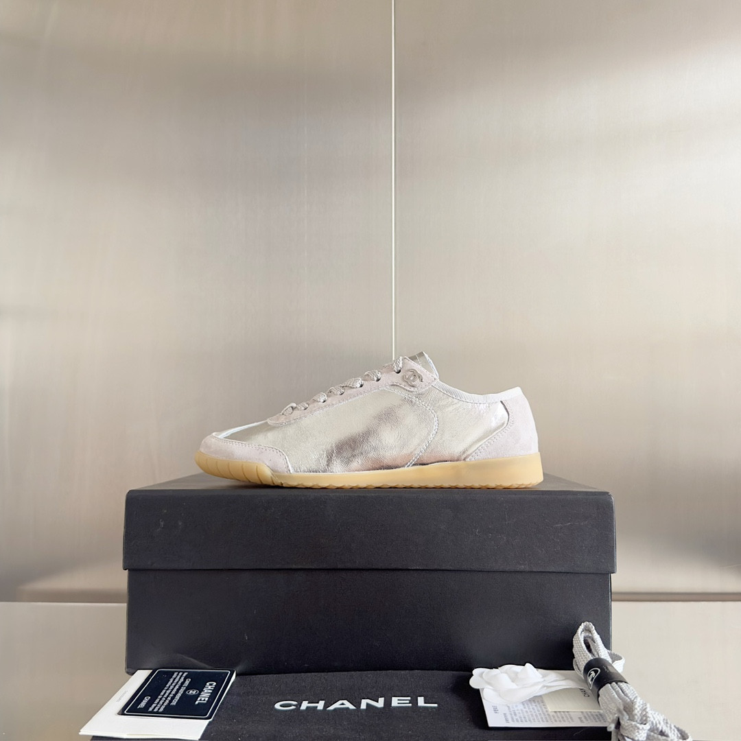 UA Ch*el SNEAKER