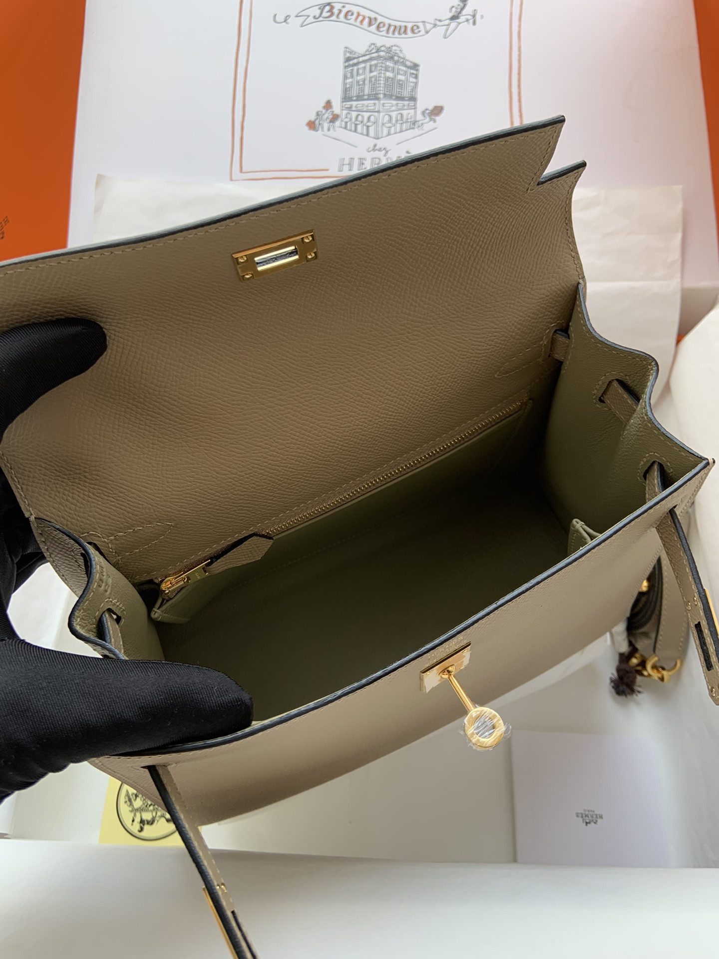 HERMÈS Kelly Gold-tone Hardware 25 28