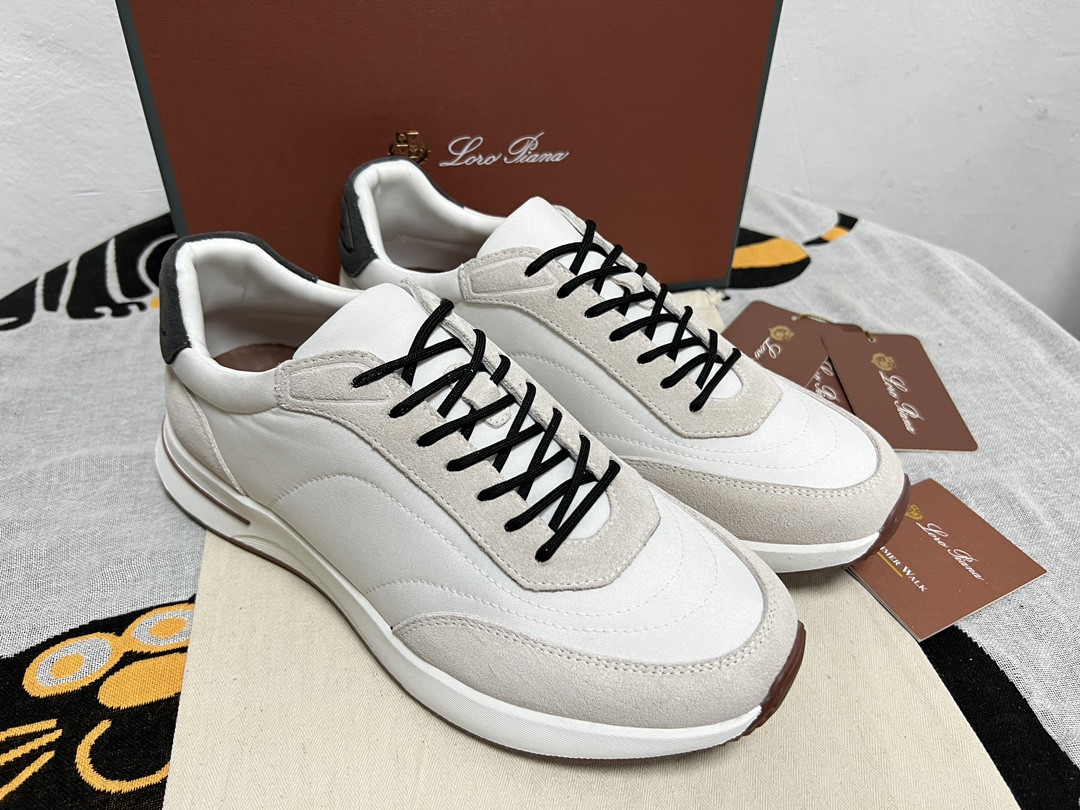 UA L**o p*ana Week End Walk Sneakers