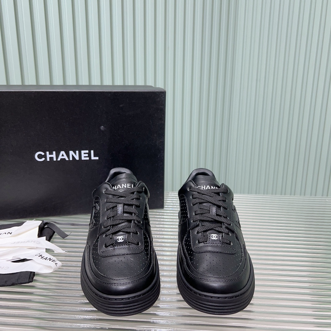 UA Ch*el SNEAKER