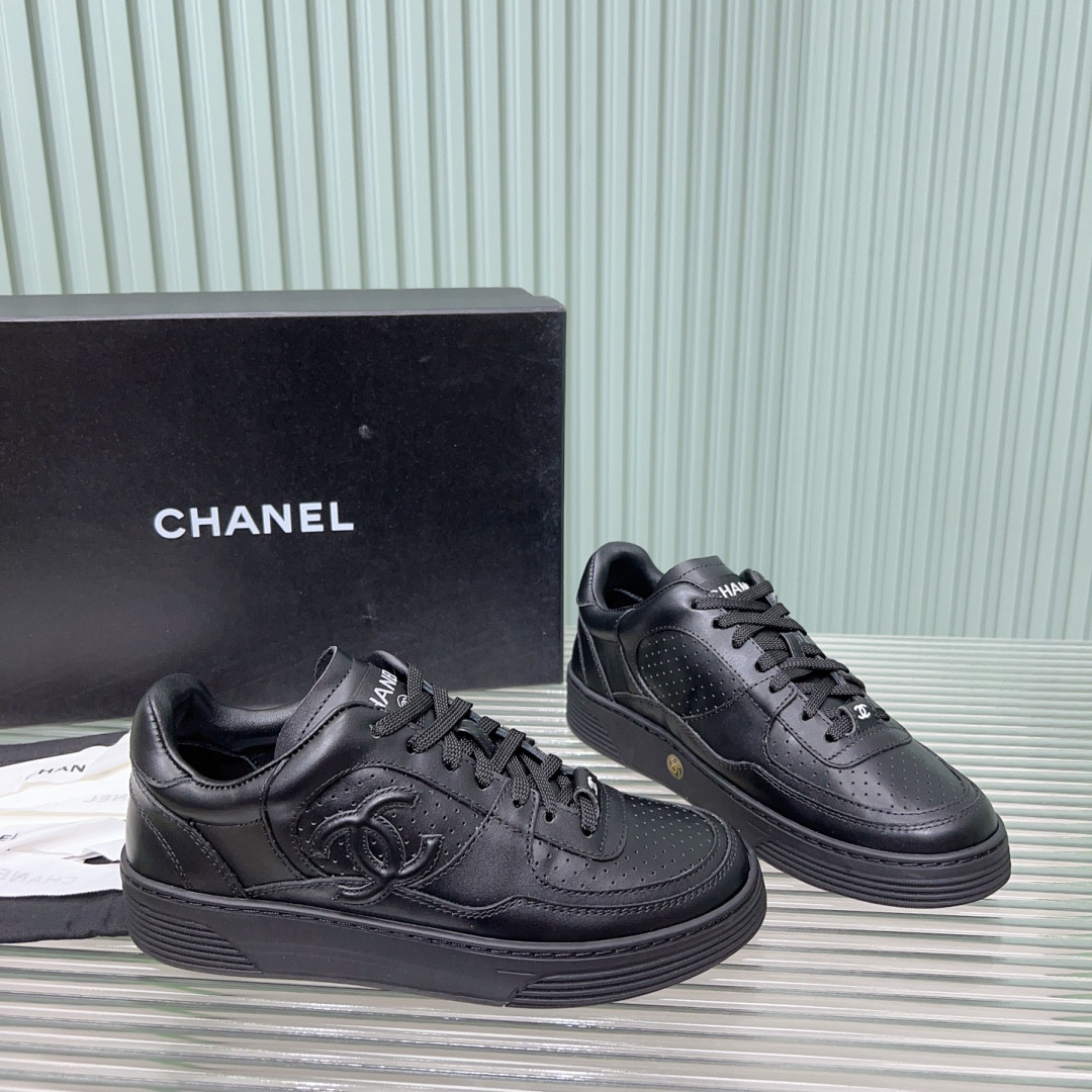 UA Ch*el SNEAKER