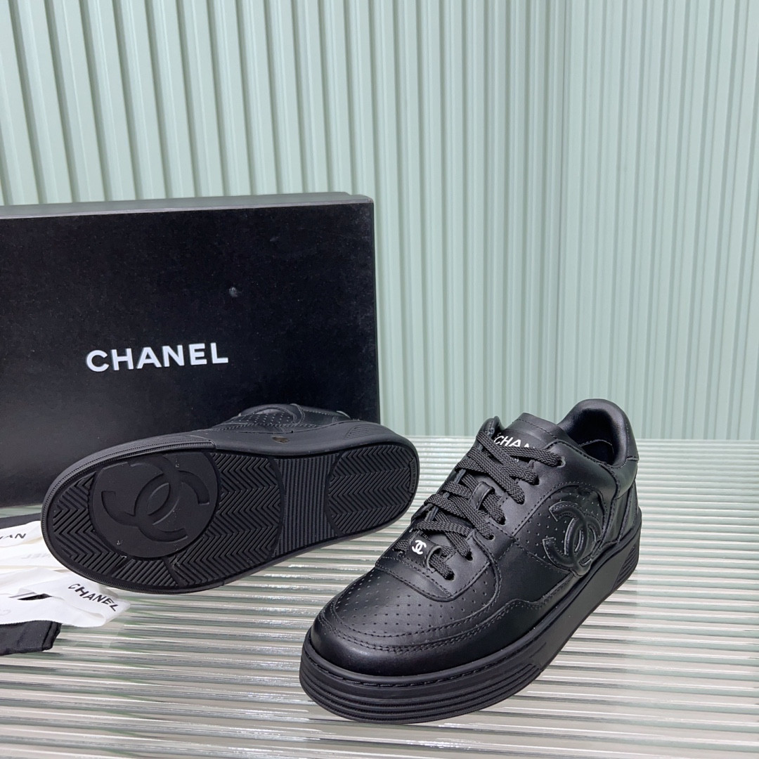 UA Ch*el SNEAKER