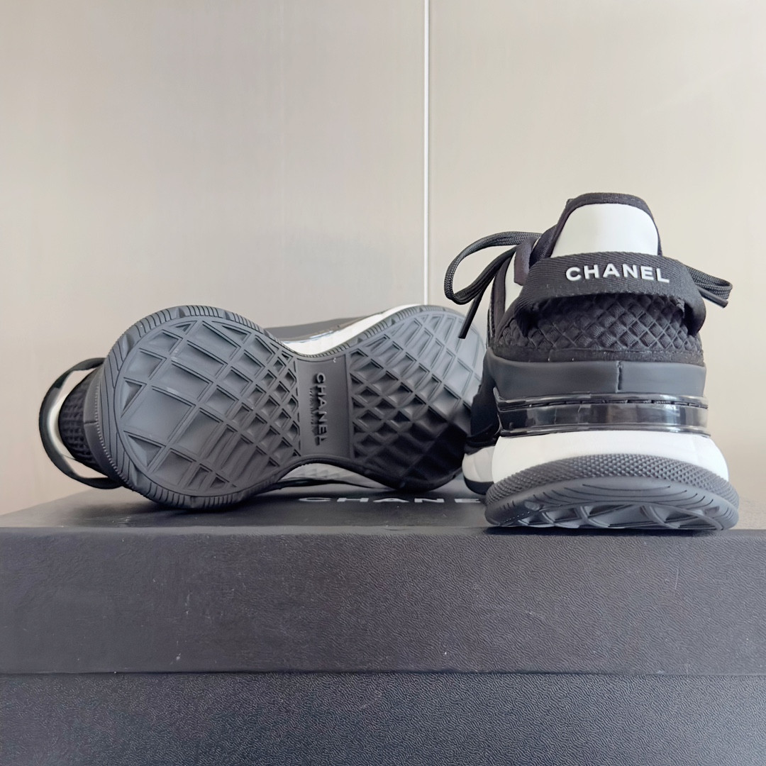UA Ch*el SNEAKER