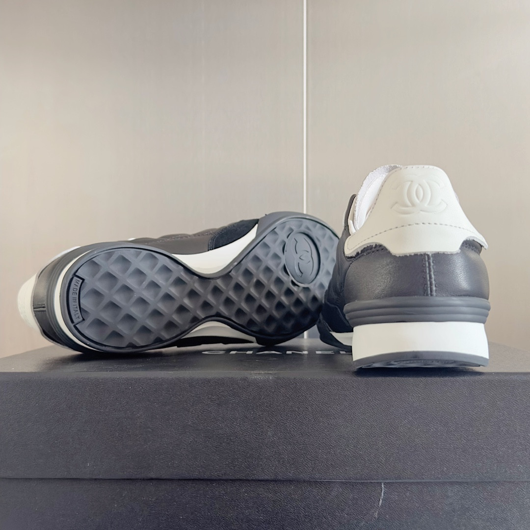 UA Ch*el SNEAKER