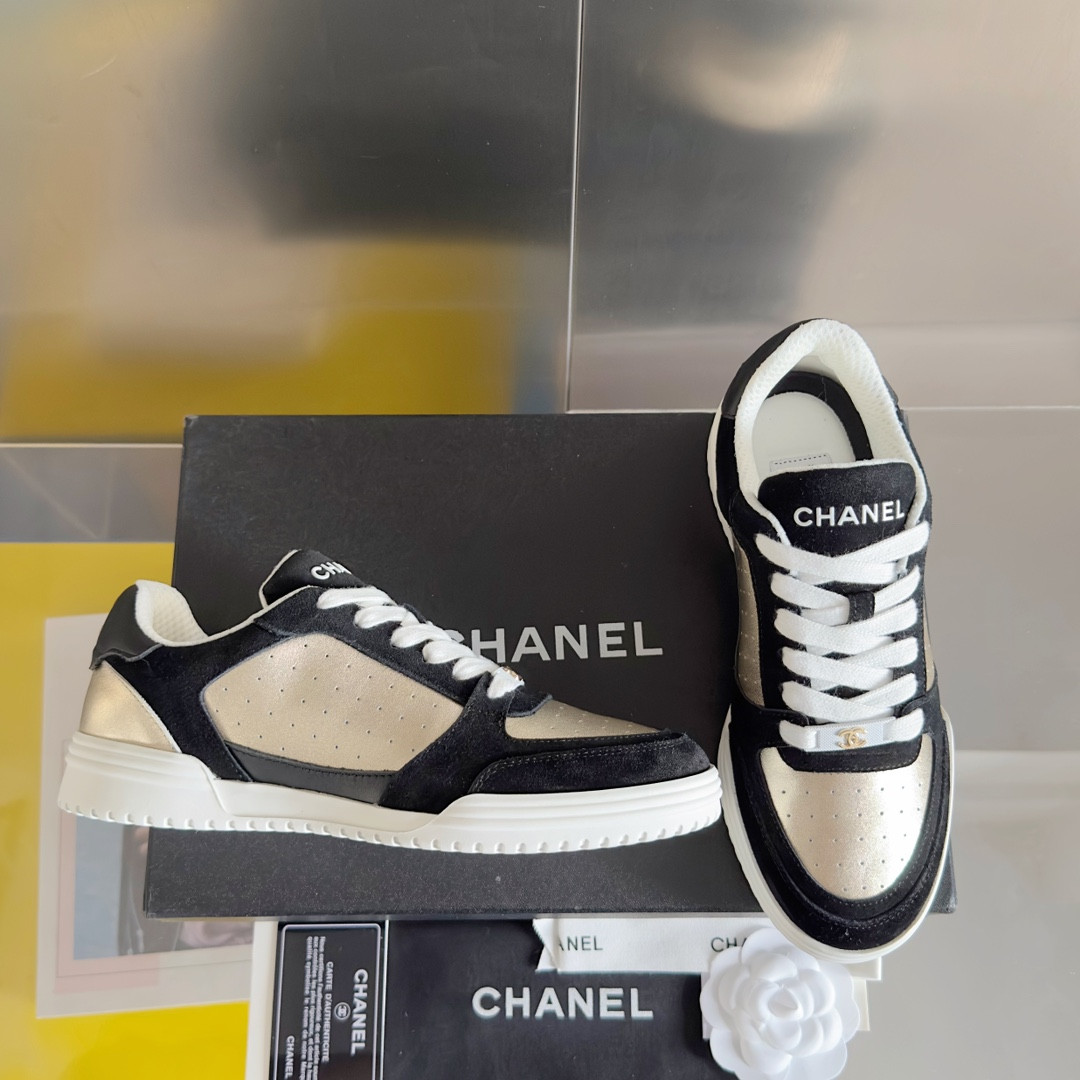 UA Ch*el SNEAKER