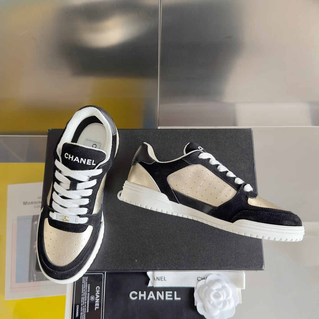 UA Ch*el SNEAKER