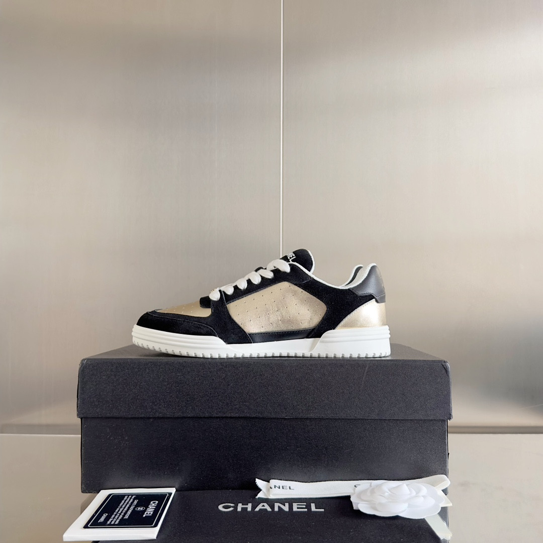 UA Ch*el SNEAKER