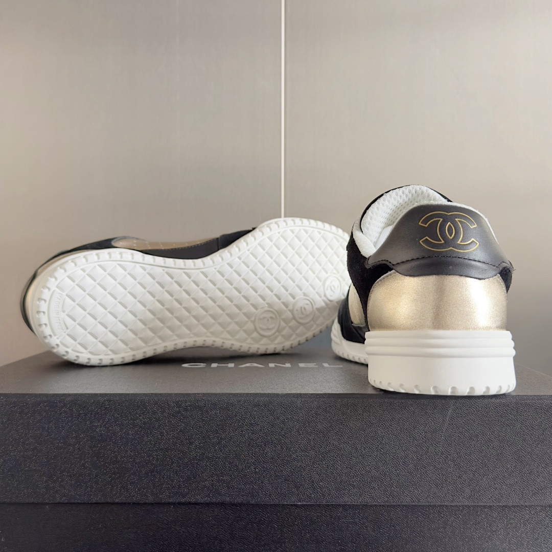 UA Ch*el SNEAKER