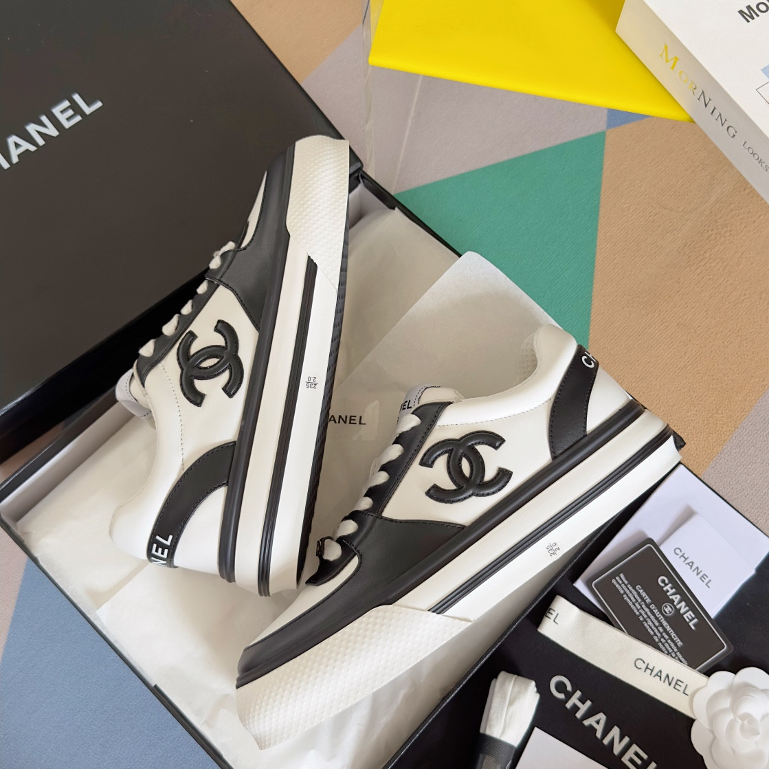 UA Ch*el SNEAKER