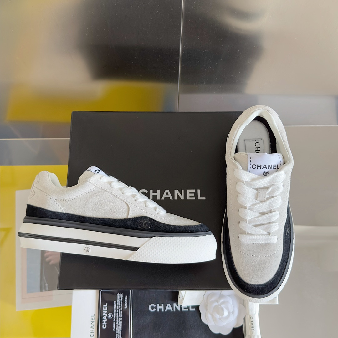 UA Ch*el SNEAKER