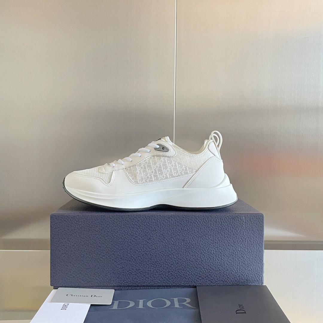 UA D*0r B25 Runner Sneaker