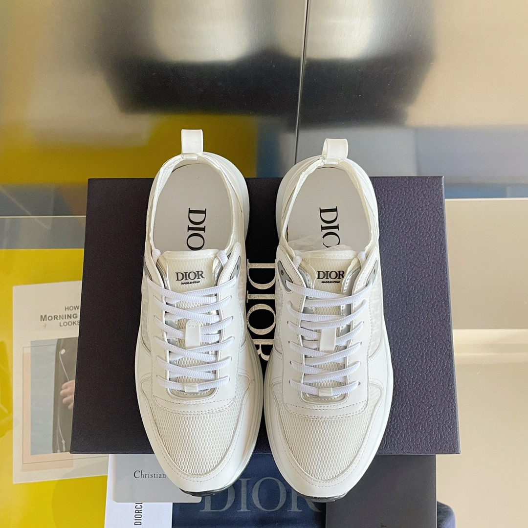 UA D*0r B25 Runner Sneaker
