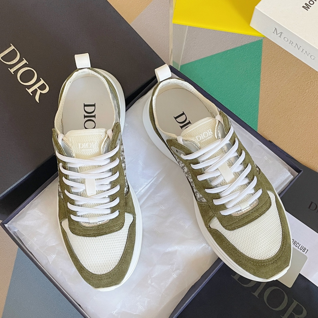 UA D*0r B25 Runner Sneaker