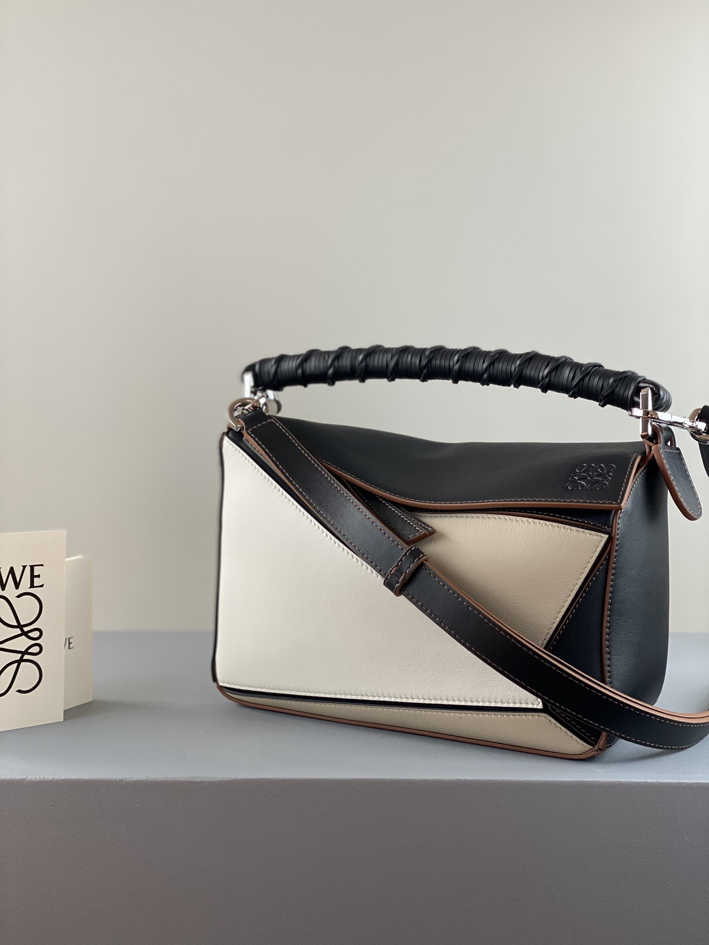 L0ew* Small Puzzle bag in classic calfskin 24x10.5x16.5cm