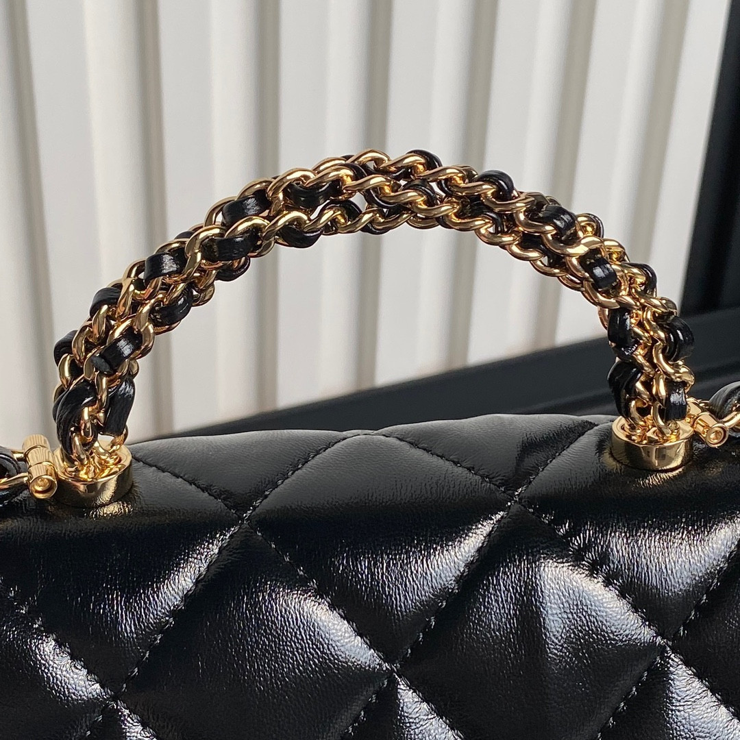Ch*el WALLET ON CHAIN   17x25x8cm