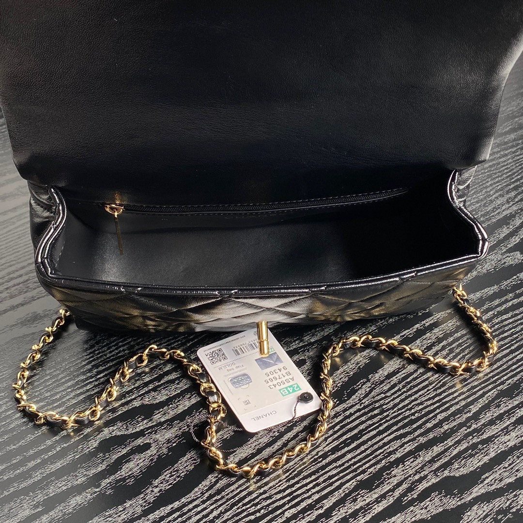Ch*el WALLET ON CHAIN   17x25x8cm