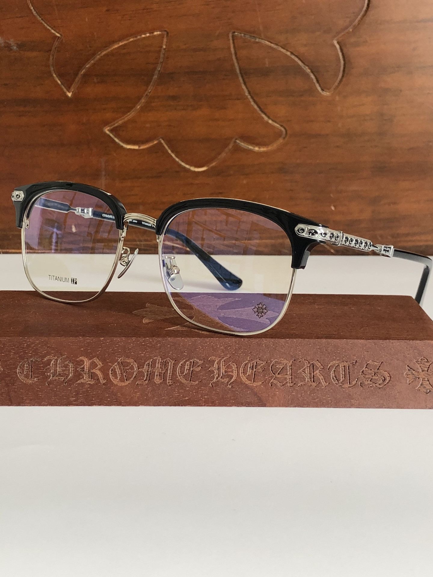 Ch**me He**ts Glasses VERTICAL SMILE I 57-19-148