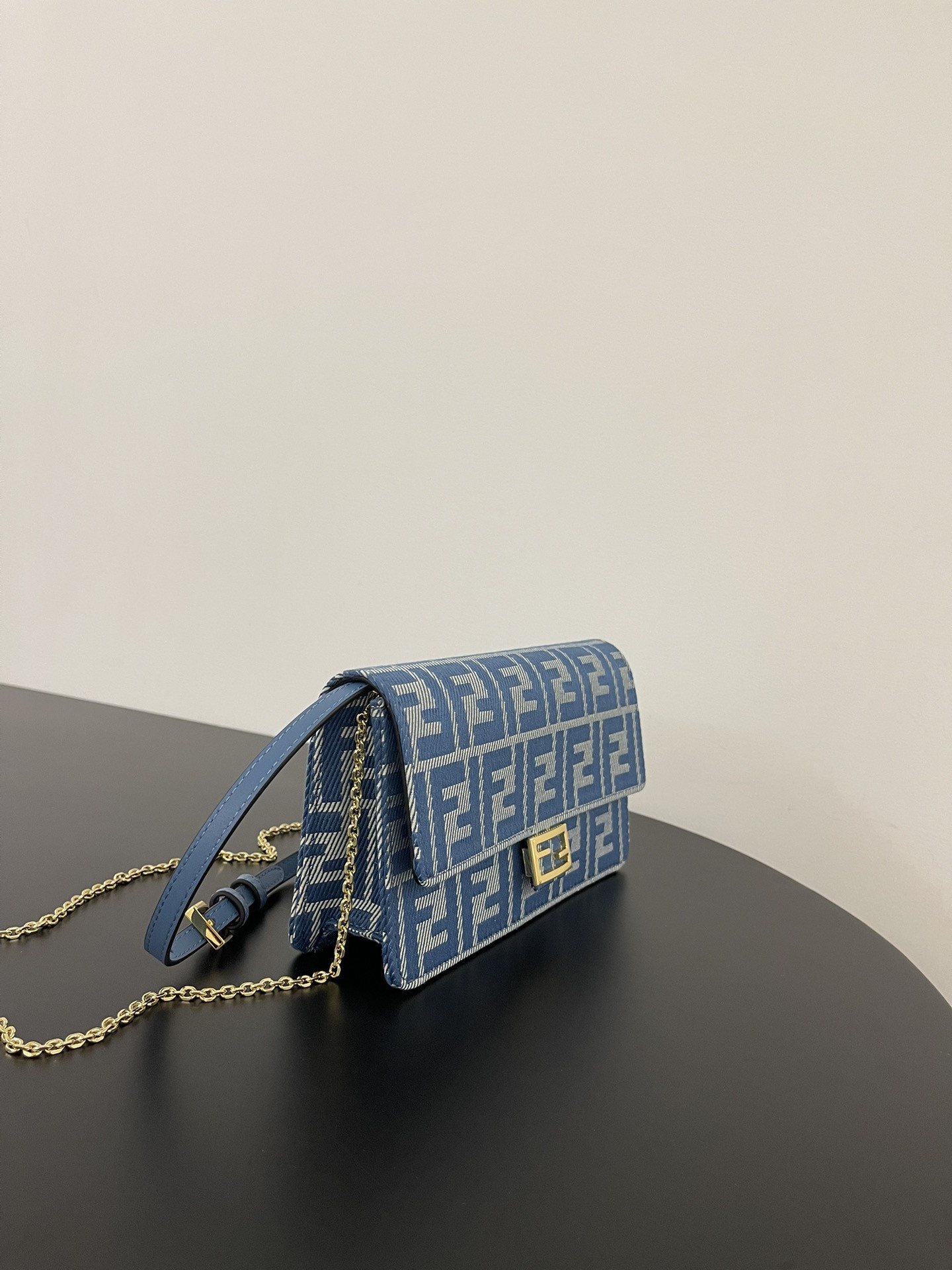F**di baguette Blue denim effect FF jacquard bag 15x6x27 cm