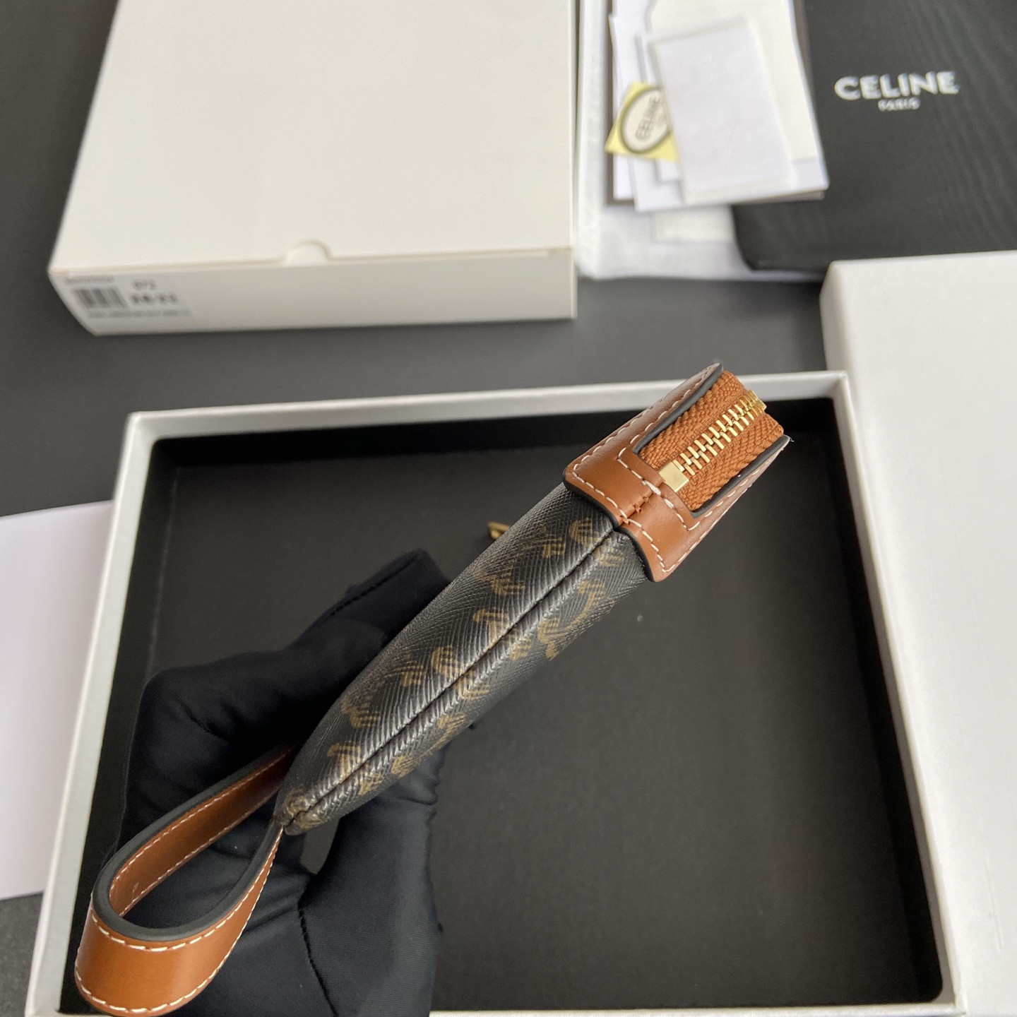 Ce**e long pouch with strap in triomphe canvas and calfskin 21.5x11.5x1cm